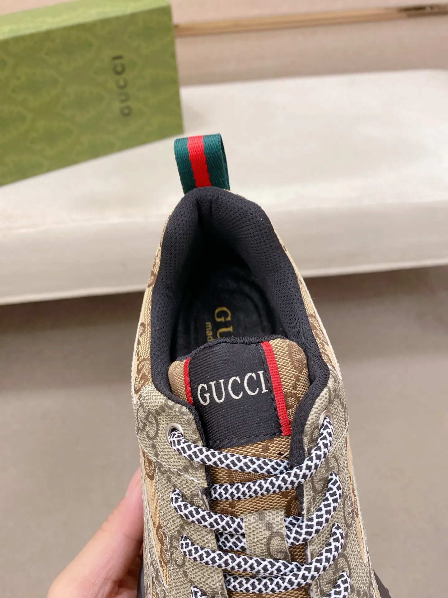 Men's clothing and shoes💰:462💰 (GUCCI) The latest model from the official website🎁🎁Casual and fashionable men's shoes👟, hot style💥The version is simple and elegant, exclusive for trendy men. The unique latest brand elements from the official website👑Original Gucci decoration, fashionable and generous, the fabric is original cowhide ✅Mesh breathable lining, the official website specifies wear-resistant casual outsole, the classic model is taken in kind at the counter🎬38-44 (can be customized for 45 non-refundable)